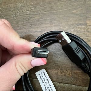 ✅ USB micro type B cable